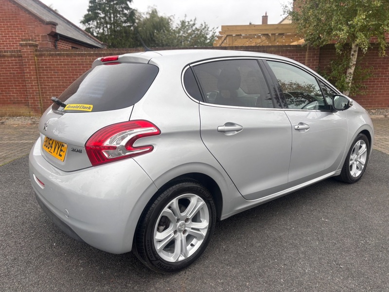 Used Peugeot 208 2014 for sale - 76081452: Photo 6