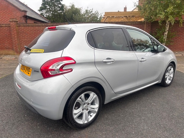 Used Peugeot 208 2014 for sale - 76081452: Photo 7