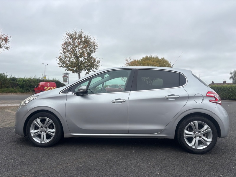 Used Peugeot 208 2014 for sale - 76081452: Photo 9