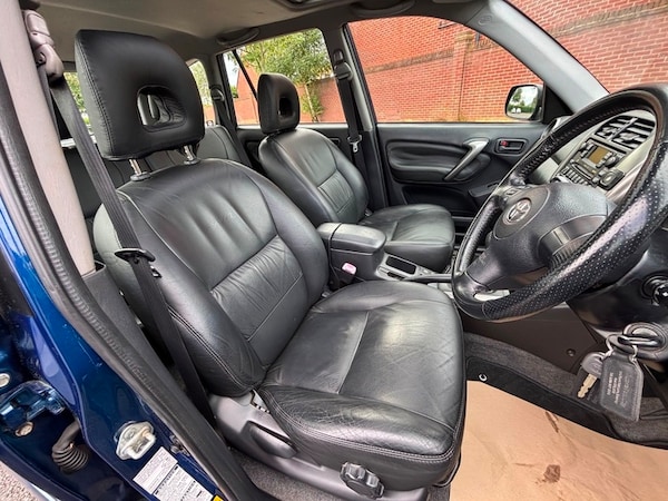 Used Toyota RAV4 2004 for sale - 76280577: Photo 17
