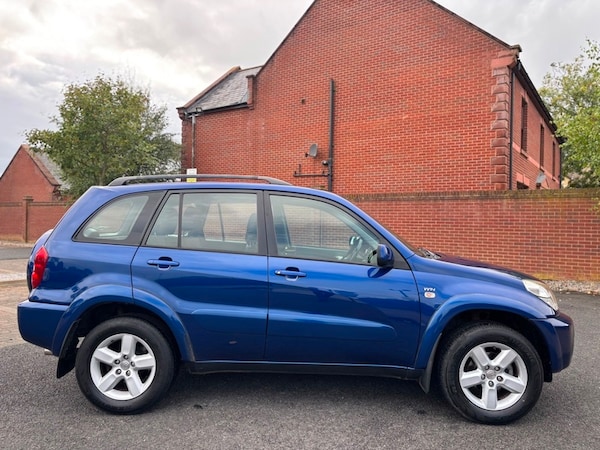 Used Toyota RAV4 2004 for sale - 76280577: Photo 4