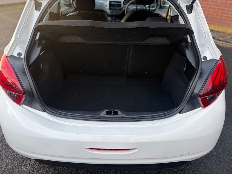 Used Peugeot 208 2017 for sale - 76798914: Photo 11