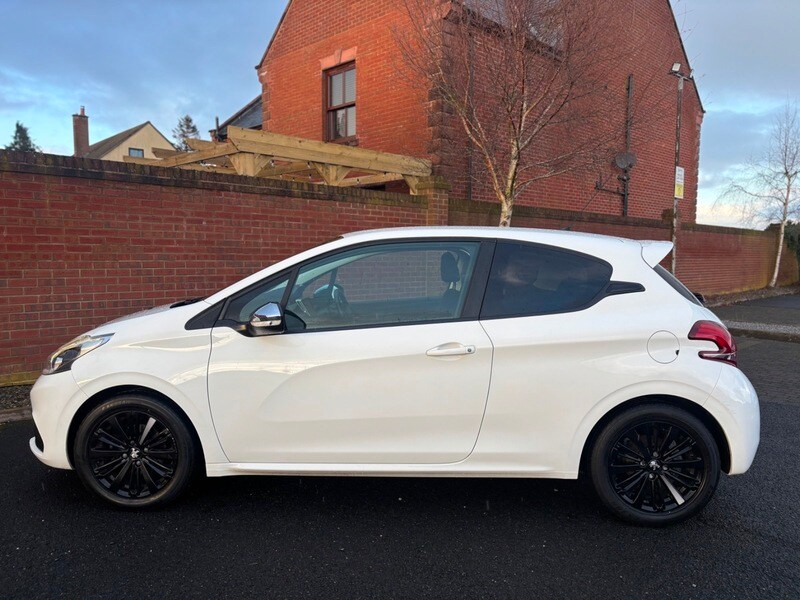 Used Peugeot 208 2017 for sale - 76798914: Photo 16