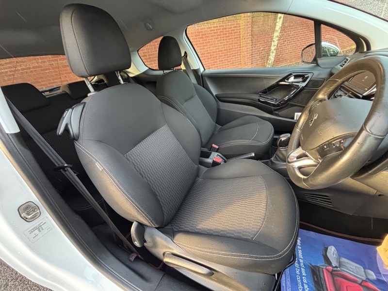 Used Peugeot 208 2017 for sale - 76798914: Photo 21