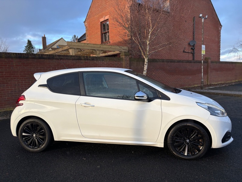 Used Peugeot 208 2017 for sale - 76798914: Photo 6