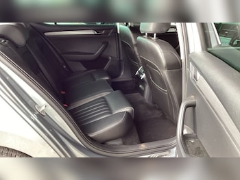 Used Skoda Superb 2018 for sale - 76029690: Photo