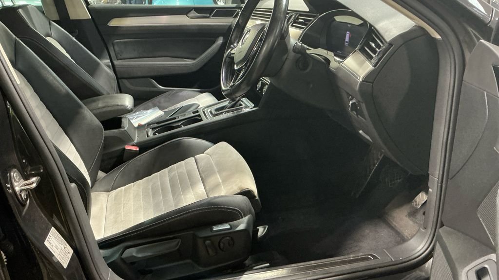 Used Volkswagen Passat 2018 for sale - 76632053: Photo 5