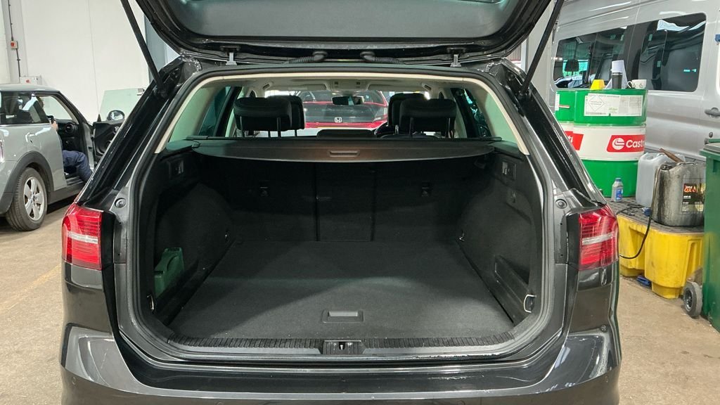 Used Volkswagen Passat 2018 for sale - 76632053: Photo 9