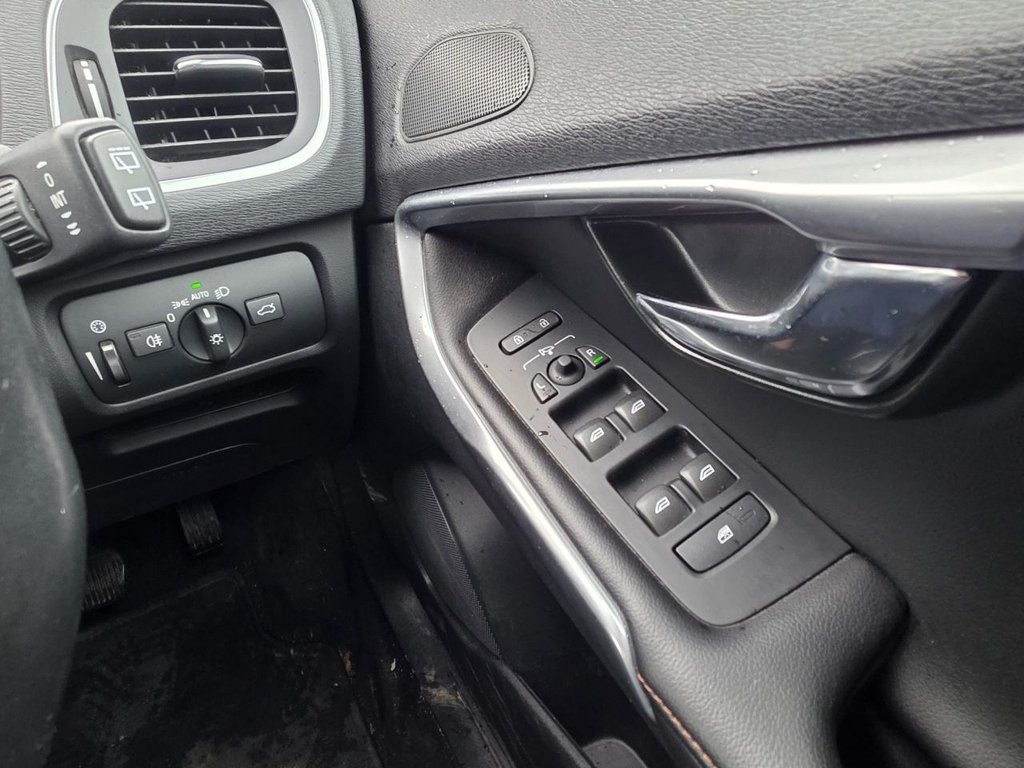 Used Volvo V40 2018 for sale - 77547064: Photo 30