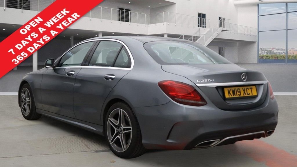 Used Mercedes-Benz C Class 2019 for sale - 76923936: Photo 2