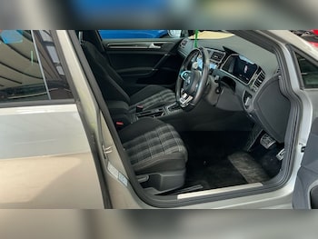 Used Volkswagen Golf 2019 for sale - 78488038: Photo