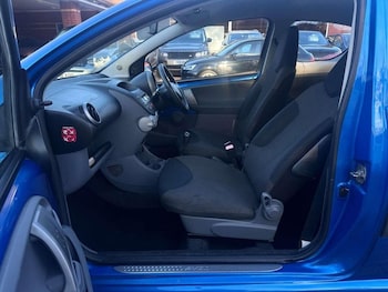 Used Toyota AYGO 2010 for sale - 76783948: Photo