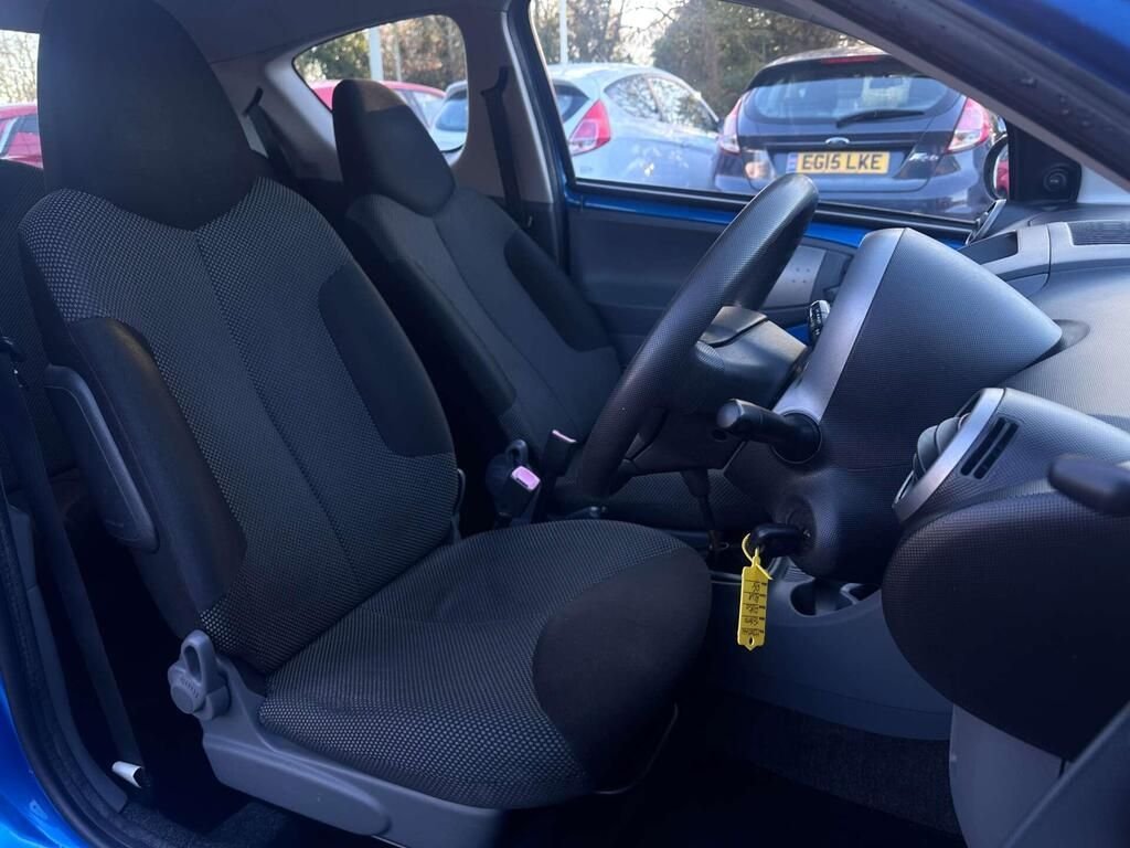 Used Toyota AYGO 2010 for sale - 76783948: Photo 5