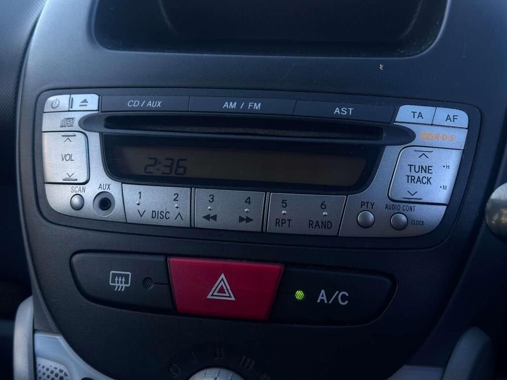 Used Toyota AYGO 2010 for sale - 76783948: Photo 8