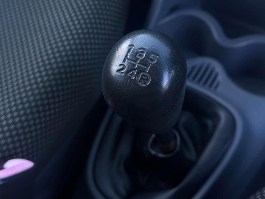 Used Toyota AYGO 2010 for sale - 76783948: Photo 9