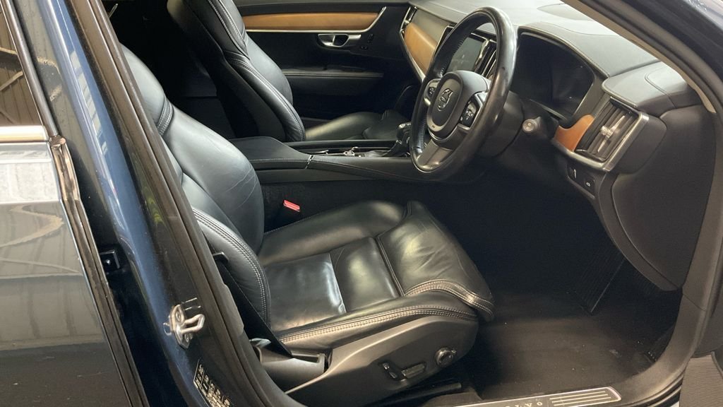 Used Volvo V90 2018 for sale - 77437378: Photo 4