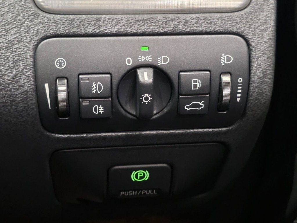 Used Volvo XC70 2009 for sale - 75853990: Photo 23