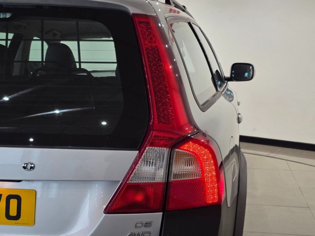 Used Volvo XC70 2009 for sale - 75853990: Photo 32