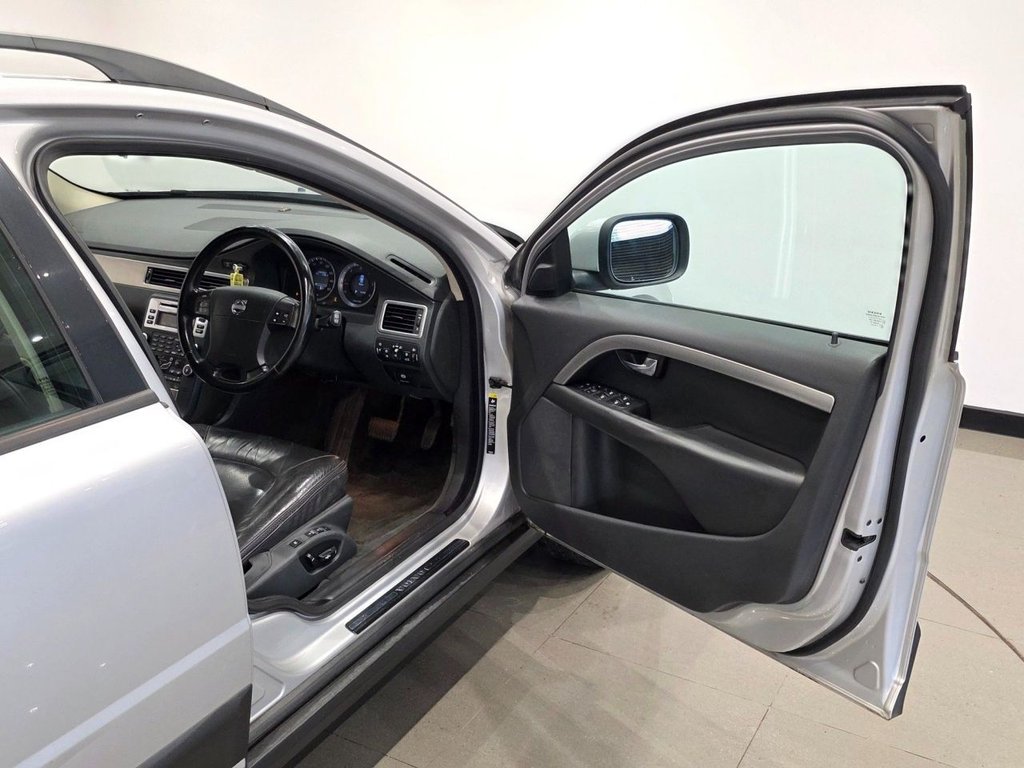 Used Volvo XC70 2009 for sale - 75853990: Photo 38