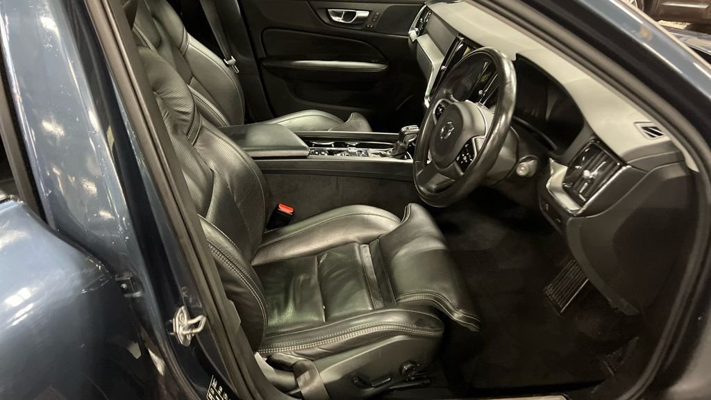 Used Volvo V60 2018 for sale - 76520615: Photo 3