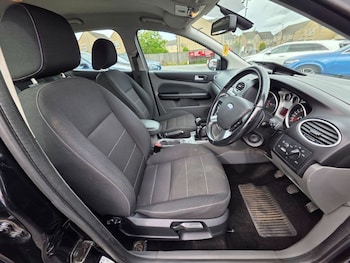 Used Ford Focus 2010 for sale - 75952855: Photo