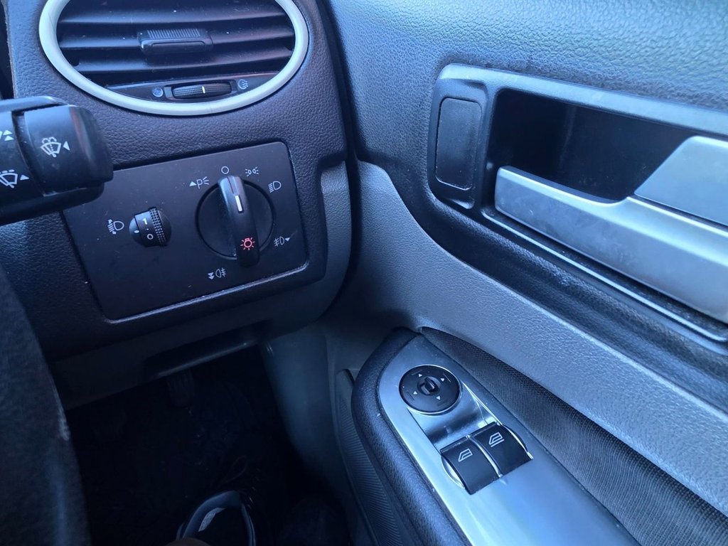 Used Ford Focus 2010 for sale - 77096457: Photo 18