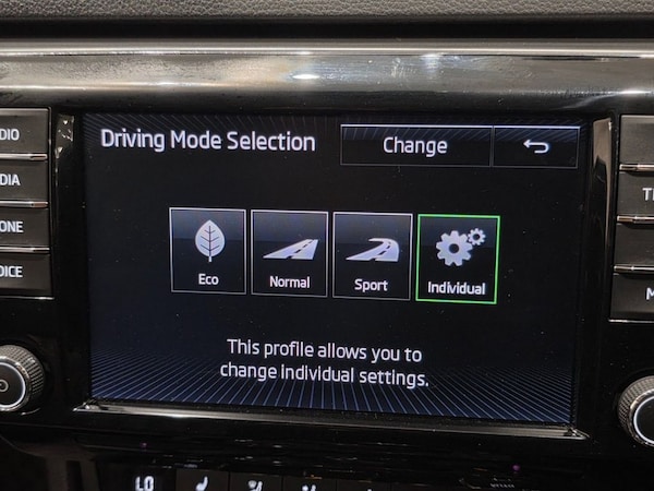 Used Skoda Superb 2017 for sale - 75628261: Photo 17