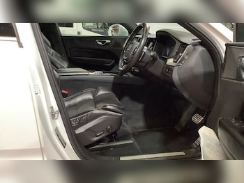 Used Volvo XC60 2018 for sale - 75937551: Photo