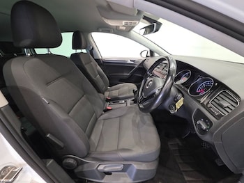 Used Volkswagen Golf 2019 for sale - 75296108: Photo