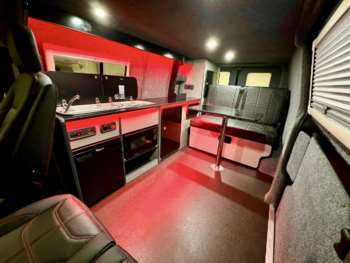 Used Volkswagen Transporter 2018 for sale - 75040004: Photo