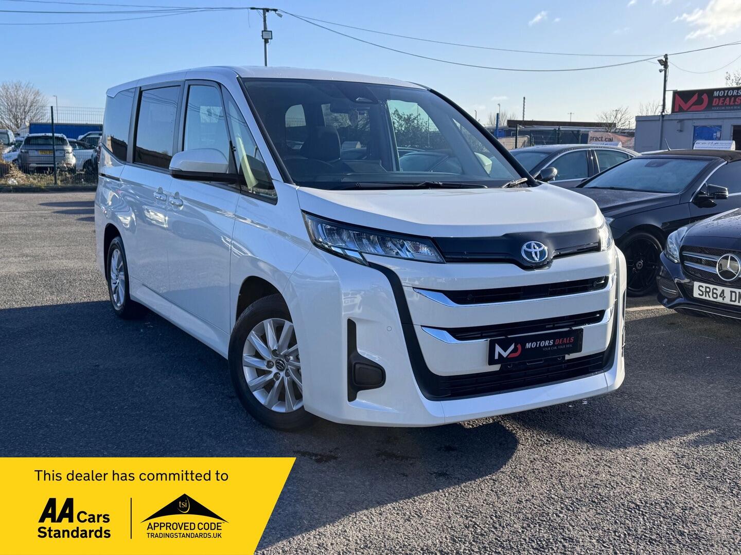 Used Toyota Voxy for sale - 76701381: Photo 1