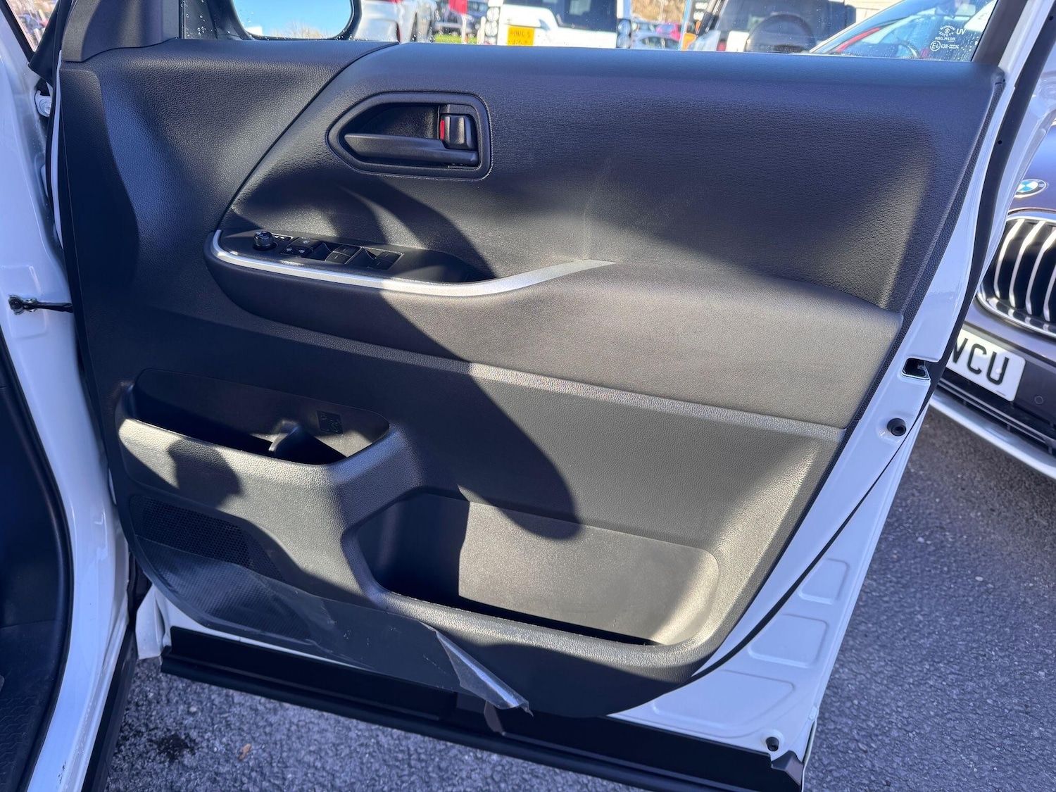 Used Toyota Voxy for sale - 76701381: Photo 18