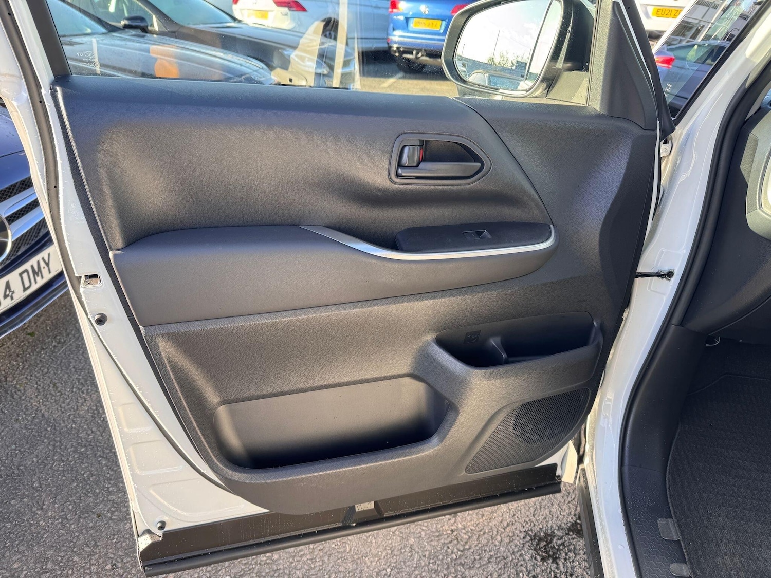 Used Toyota Voxy for sale - 76701381: Photo 21