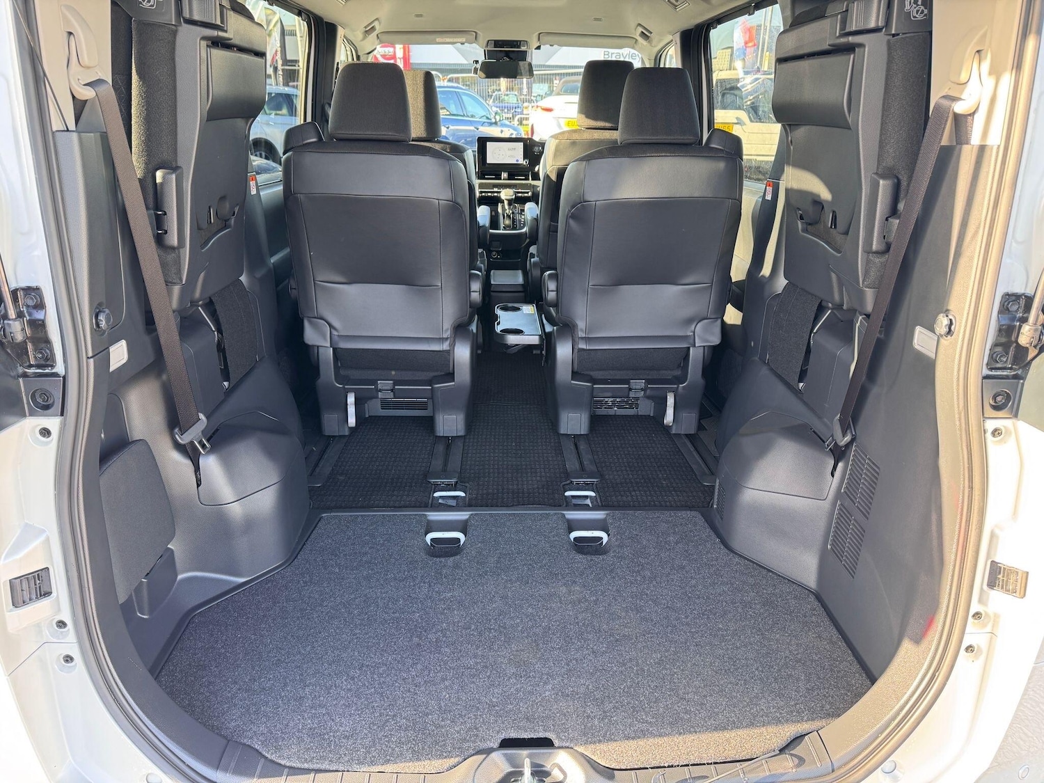 Used Toyota Voxy for sale - 76701381: Photo 31