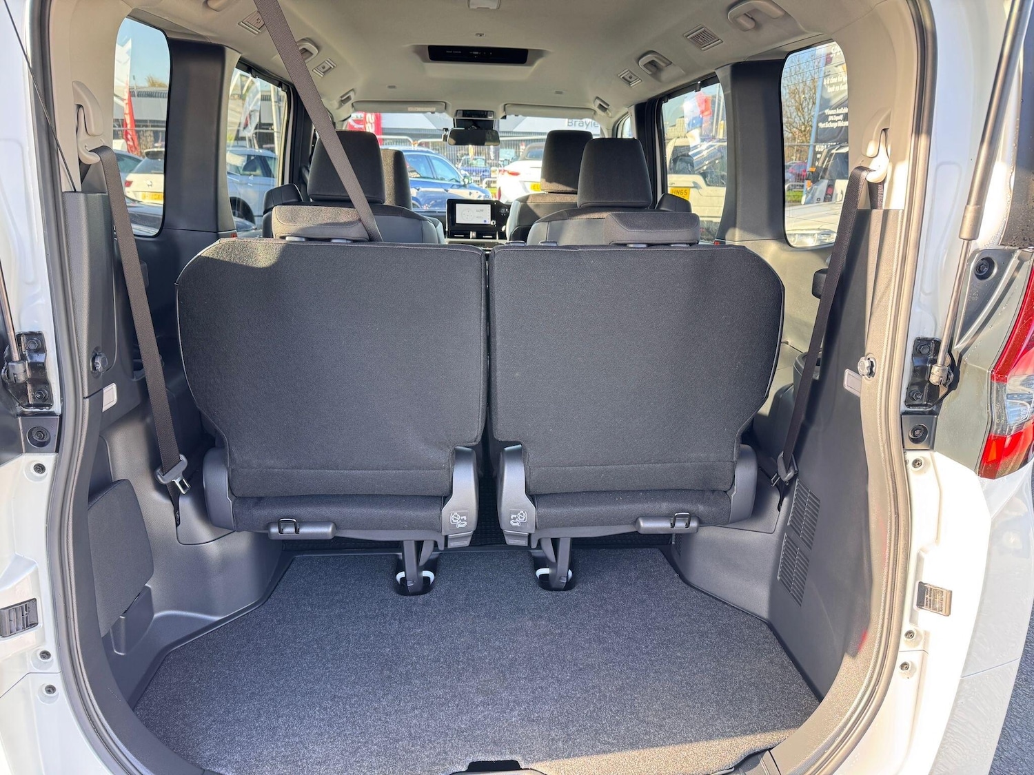 Used Toyota Voxy for sale - 76701381: Photo 32