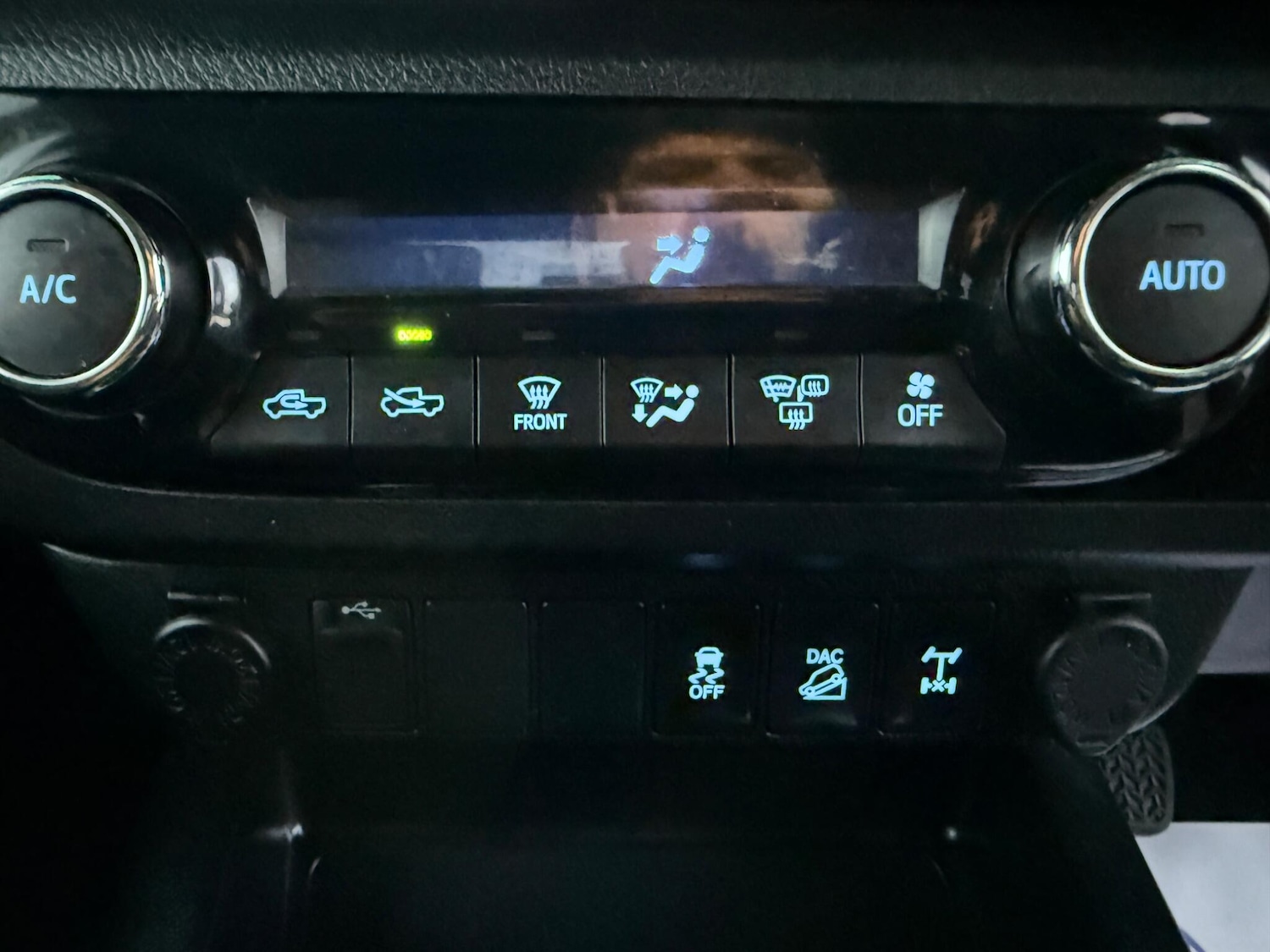 Used Toyota Hilux 2016 for sale - 76511955: Photo 24