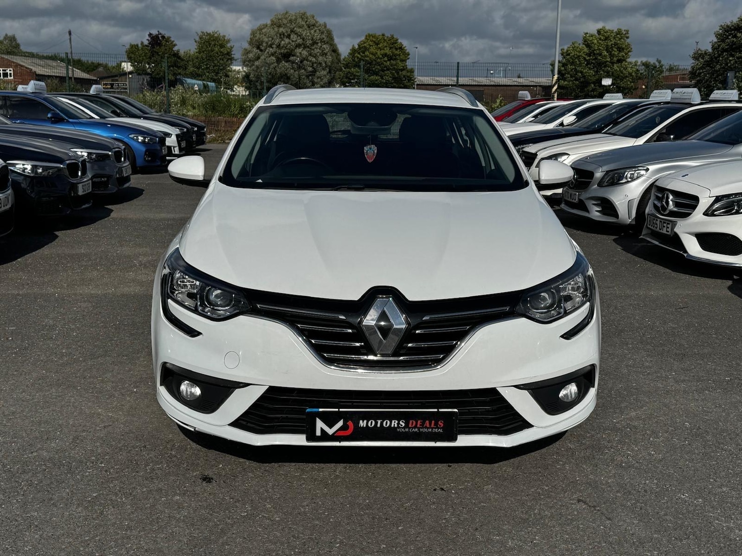 Used Renault Megane 2017 for sale - 76397871: Photo 2