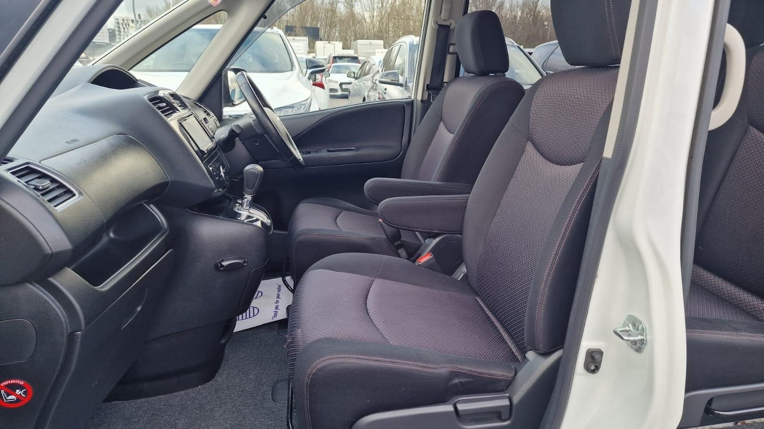 Used Nissan Serena 2024 for sale - 77671018: Photo 18