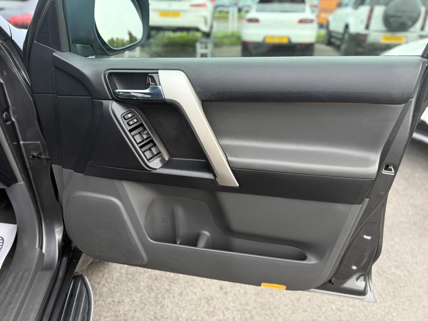 Used Toyota Landcruiser 2010 for sale - 76152776: Photo 24