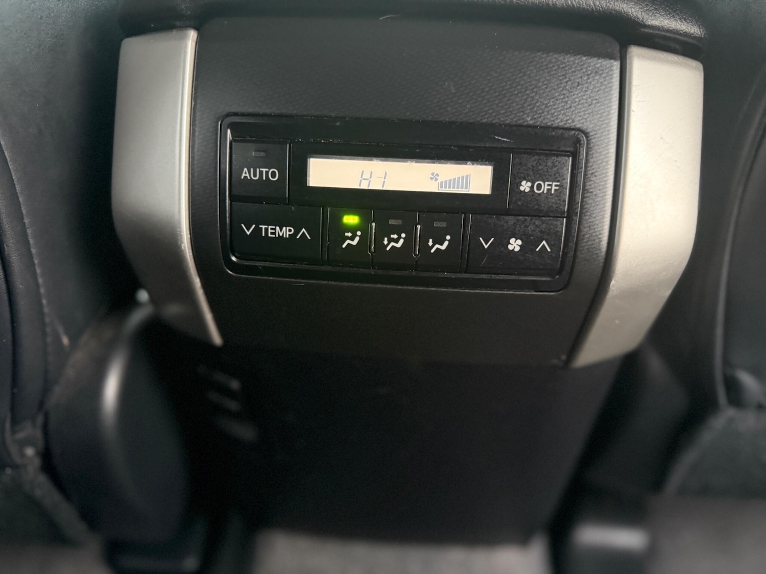 Used Toyota Landcruiser 2010 for sale - 76152776: Photo 28