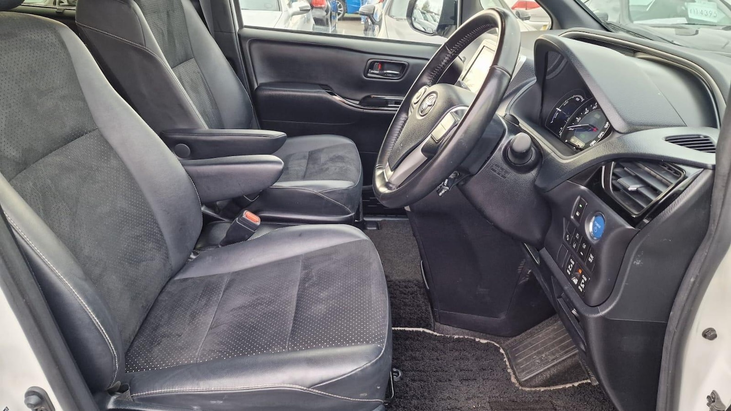 Used Toyota Voxy for sale - 76898923: Photo 10