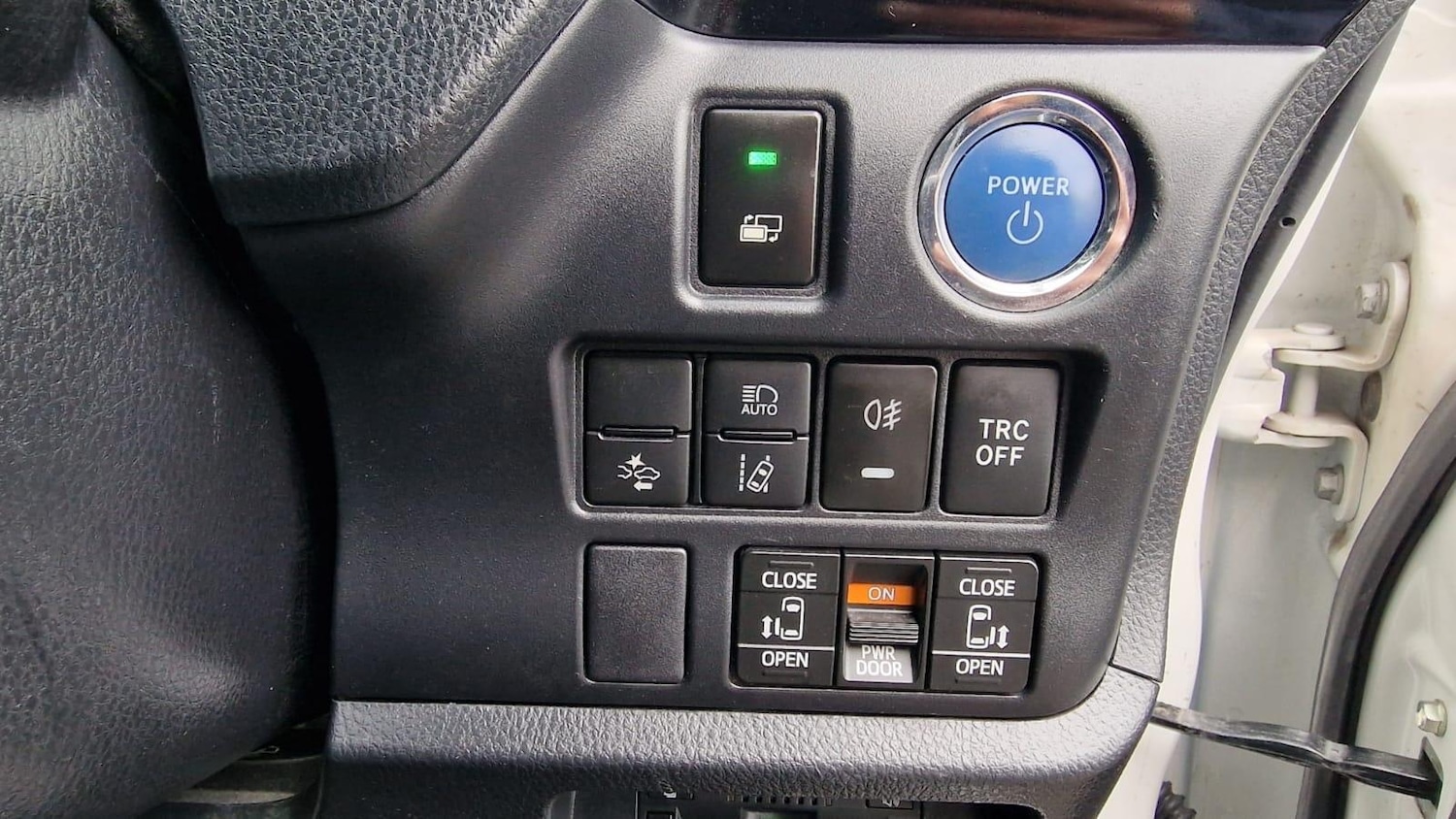 Used Toyota Voxy for sale - 76898923: Photo 12