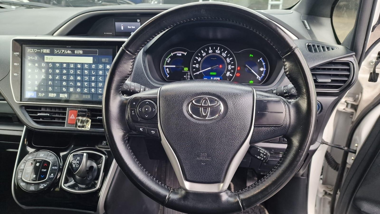 Used Toyota Voxy for sale - 76898923: Photo 17