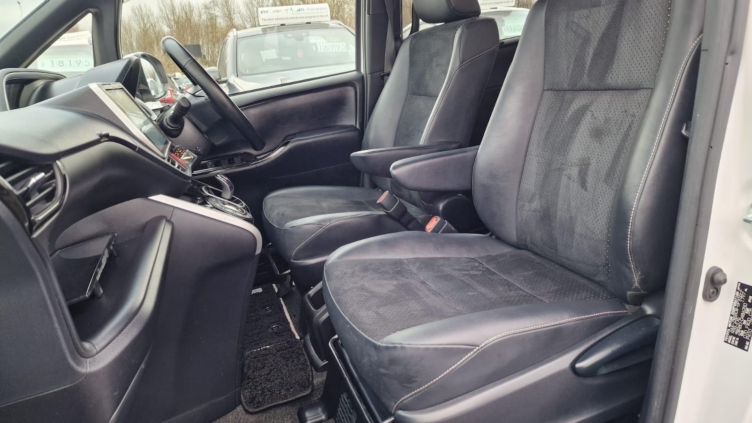 Used Toyota Voxy for sale - 76898923: Photo 18