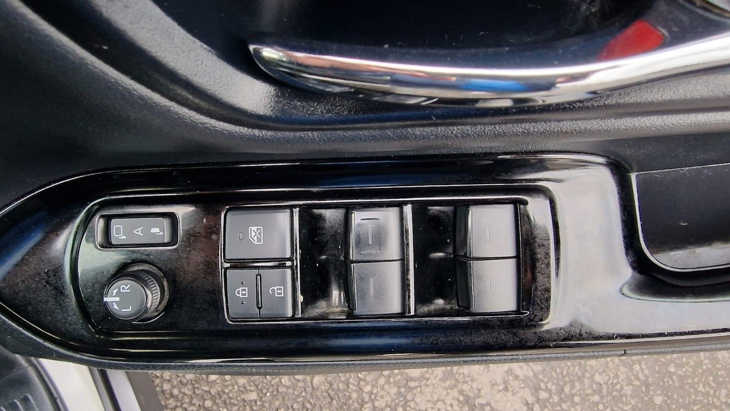 Used Toyota Voxy for sale - 76898923: Photo 22