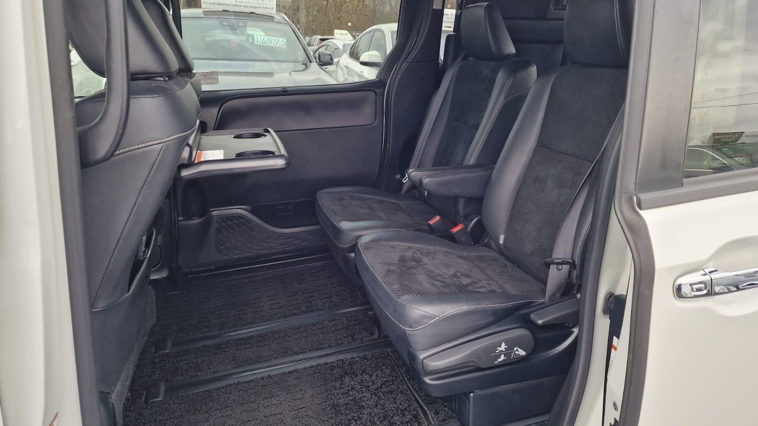 Used Toyota Voxy for sale - 76898923: Photo 23