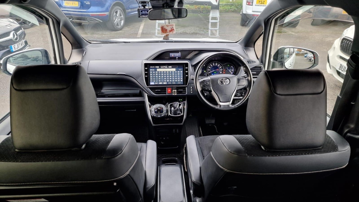 Used Toyota Voxy for sale - 76898923: Photo 26