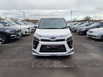 Used Toyota Voxy 2021 for sale - 76898923: Photo