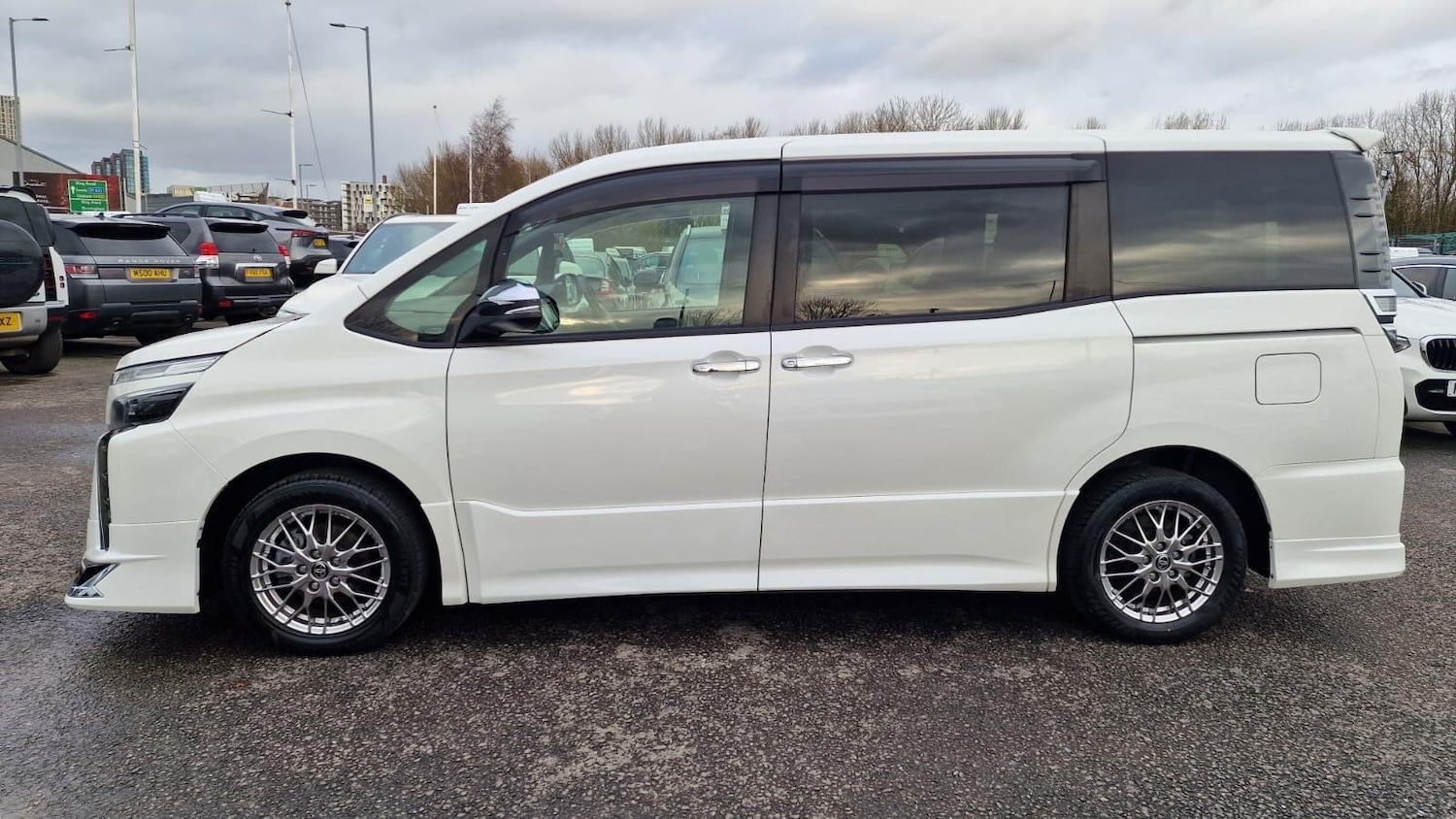 Used Toyota Voxy for sale - 76898923: Photo 7