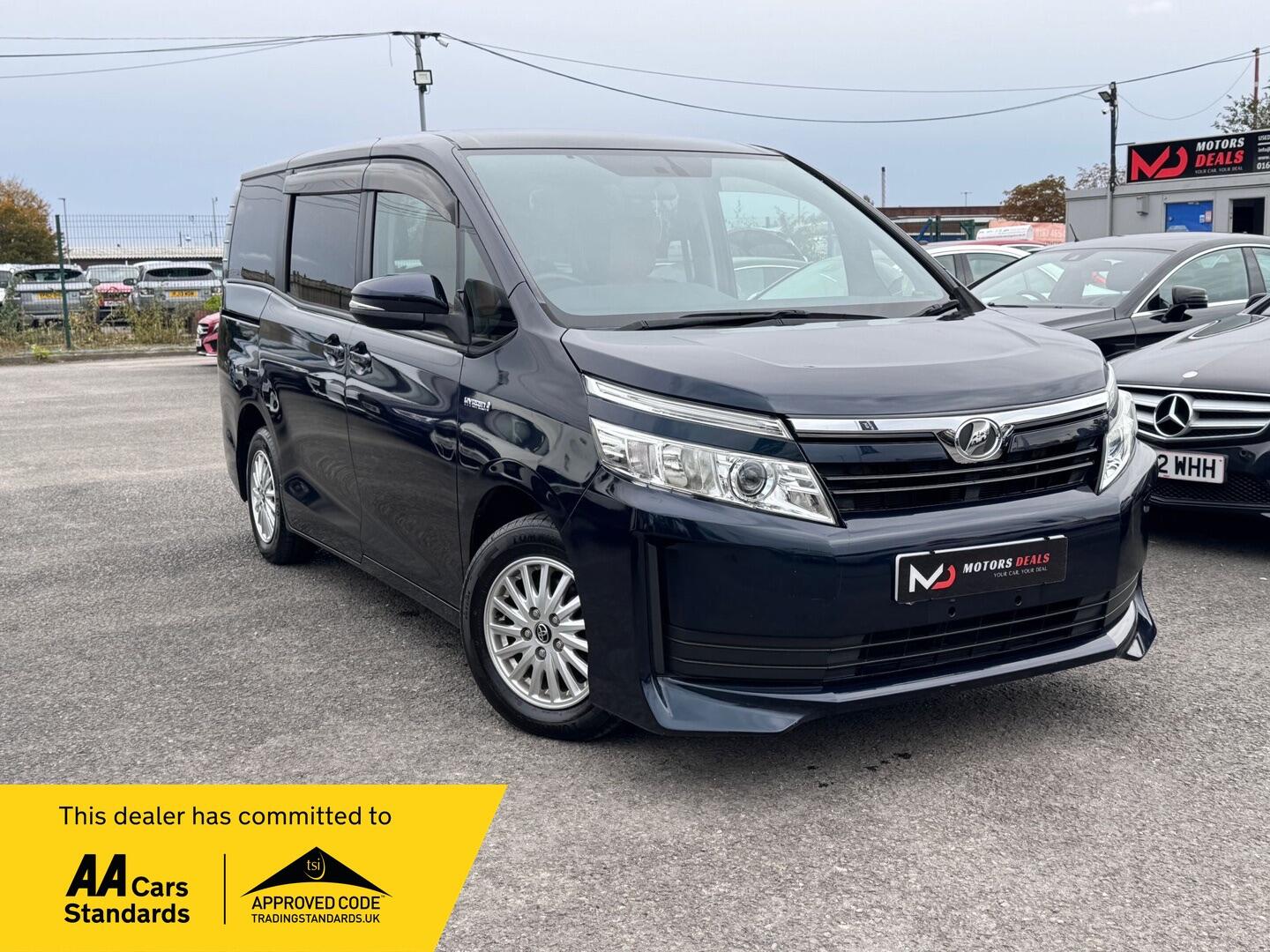 Used Toyota Voxy 2015 for sale - 76108840: Photo 1